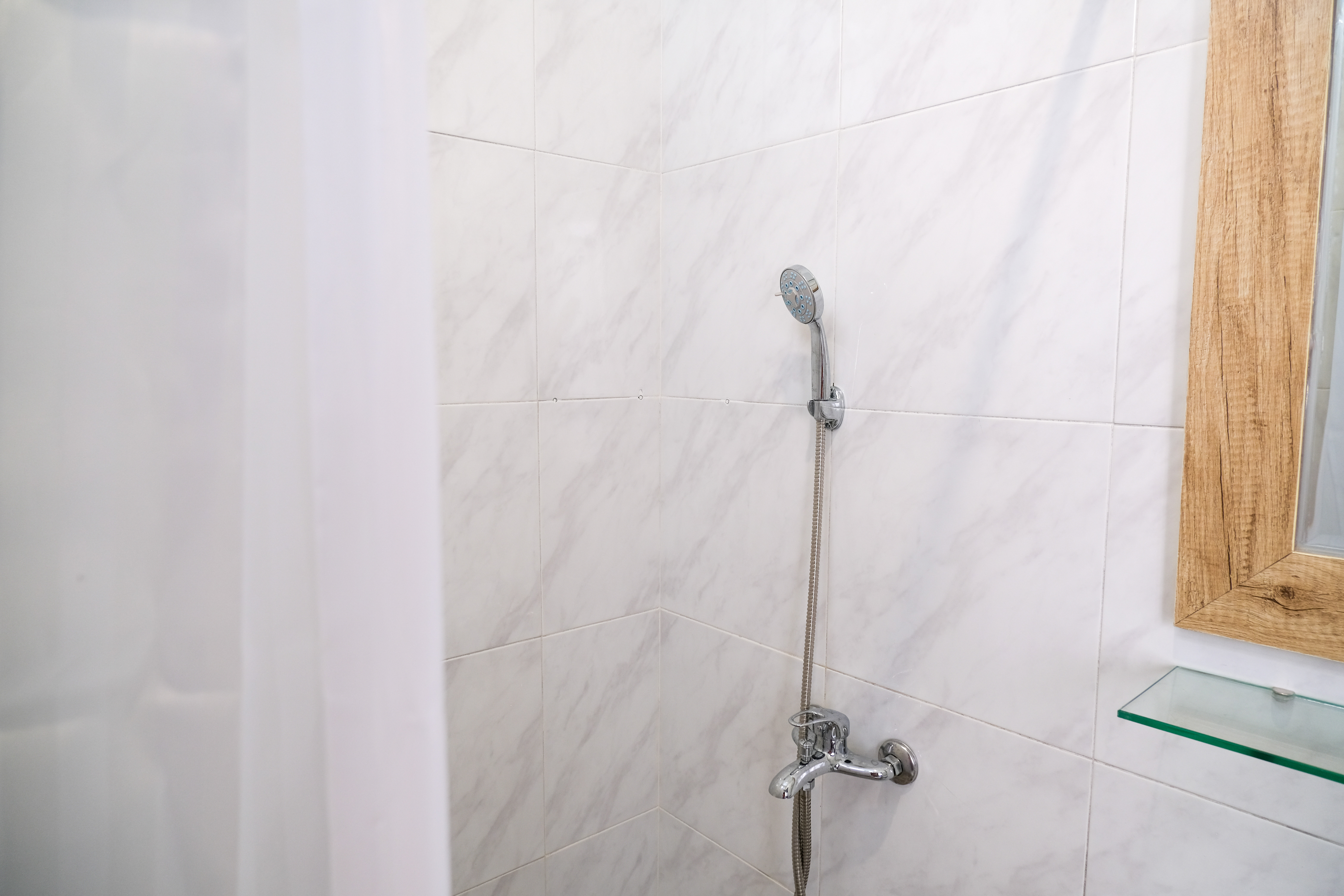 elora-hotel-labuan-bajo-bathroom