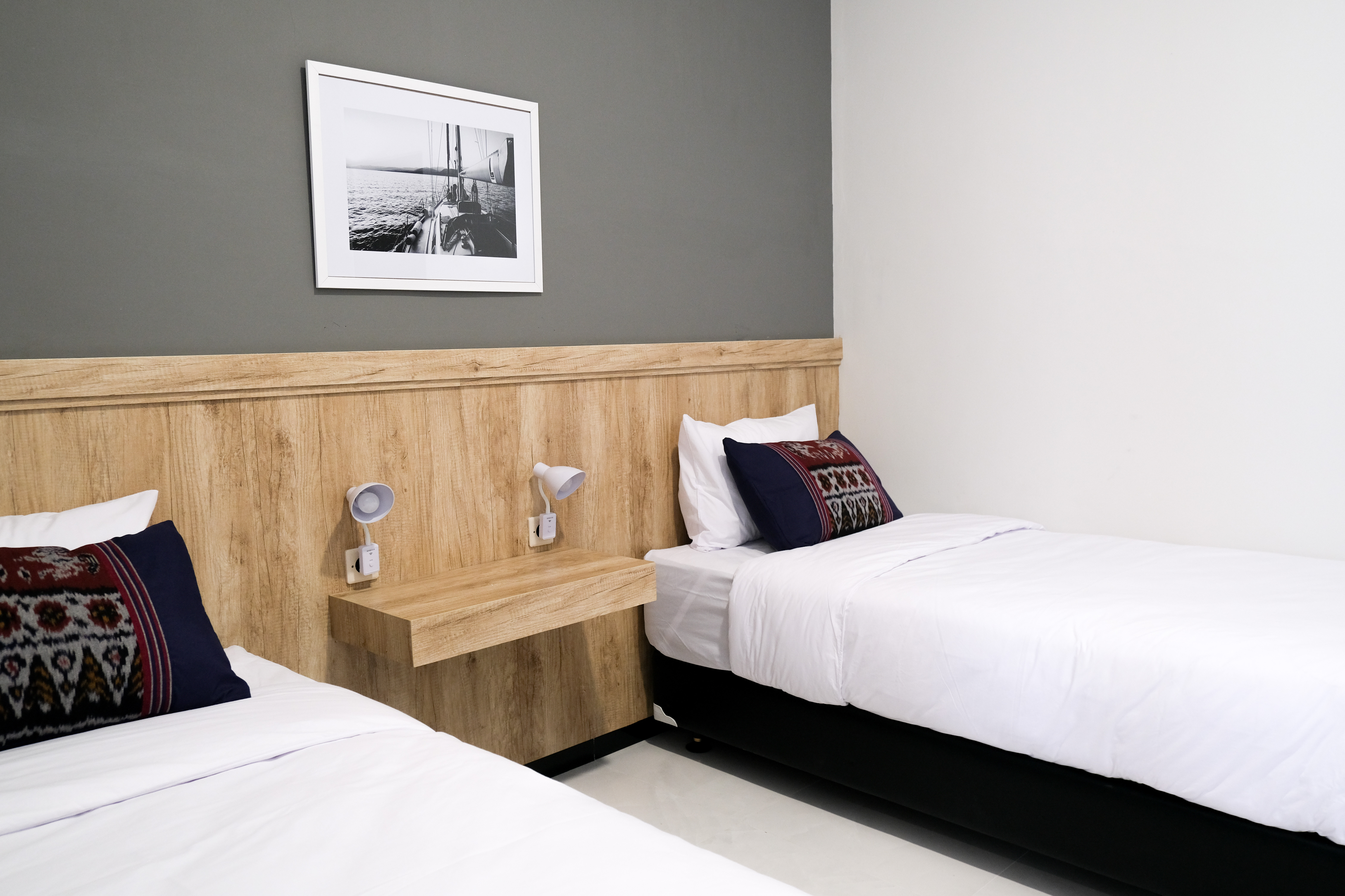 elora-hotel-room-twin-bed-1